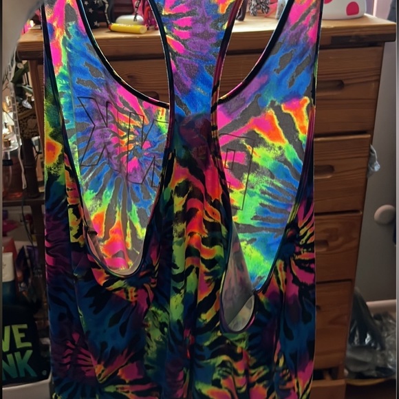 PINK - Picture 4 of 7